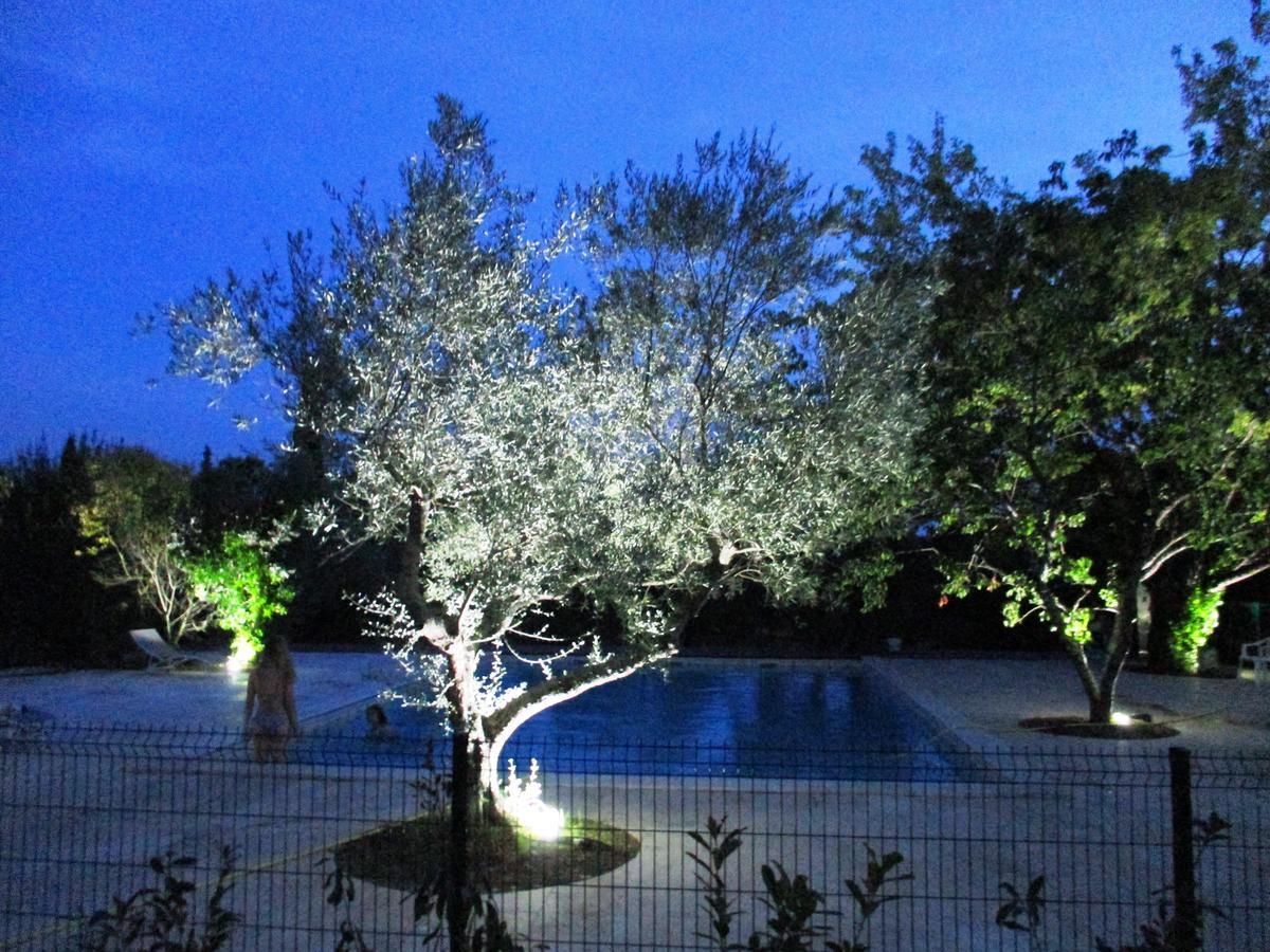 Le Mas Des Lilas Uzes Luaran gambar